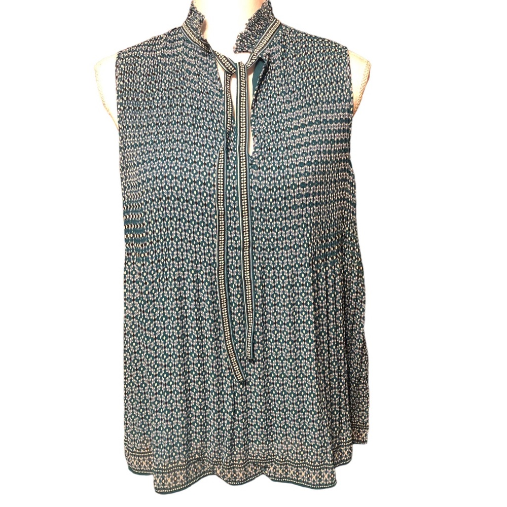 Max Studio Teal Sleeveless Swing Top Ruffled Neck Lined in Solid Green